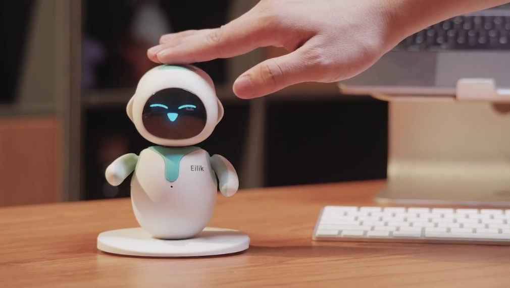 Eilik Robot Companion For Your Office Desktop